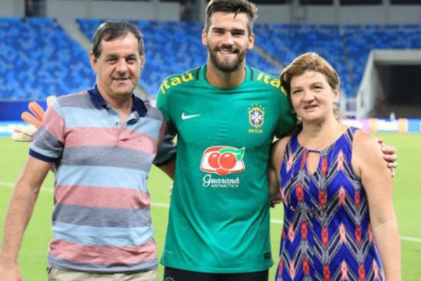 Alisson không thể về Brazil chịu tang cha Alisson không thể về Brazil chịu tang cha