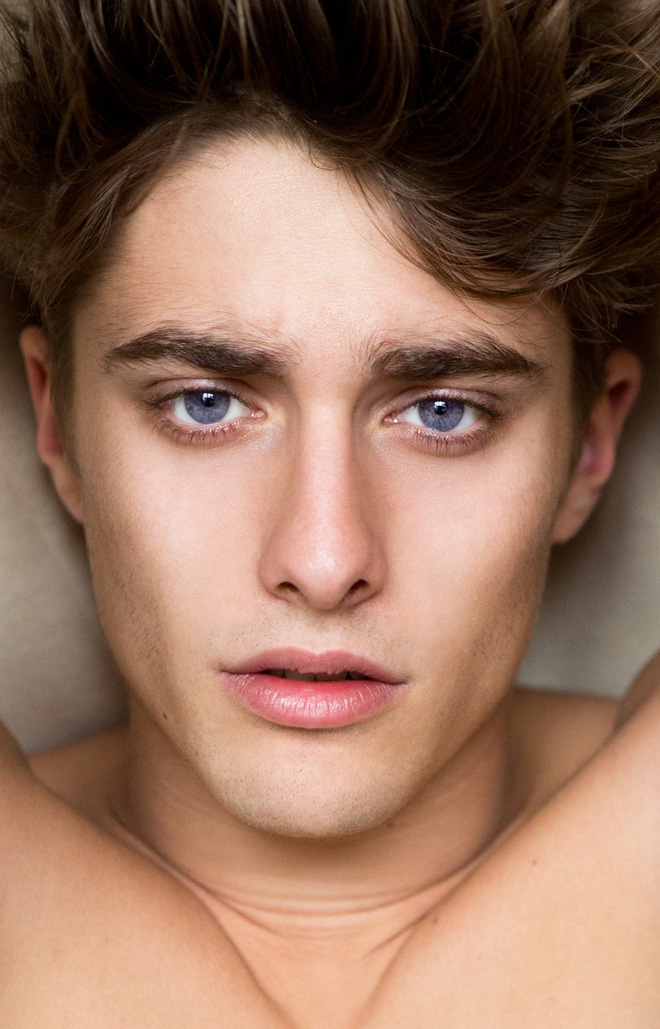 Phim về phản diện Harry Potter gây sốt vì nam chính bùng nổ visual, còn giống 'người dơi' Robert Pattinson như hai giọt nước? - 4 Phim về phản diện Harry Potter gây sốt vì nam chính bùng nổ visual, còn giống 'người dơi' Robert Pattinson như hai giọt nước? - 4