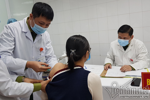 Việt Nam bắt đầu thử nghiệm giai đoạn 2 vắc xin Covid-19 Việt Nam bắt đầu thử nghiệm giai đoạn 2 vắc xin Covid-19