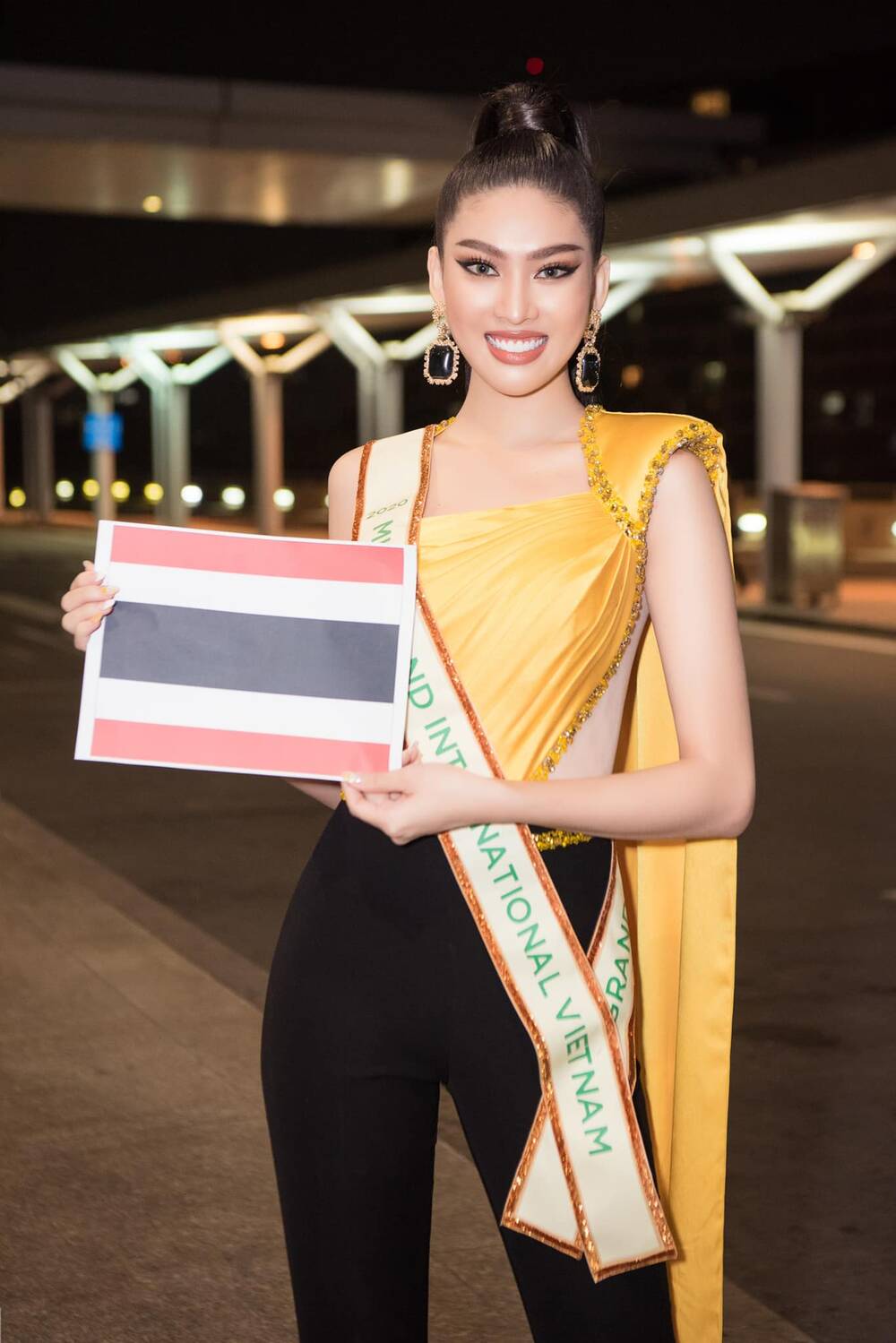 Ngọc Thảo lên đường 'chinh chiến' Miss Grand: Diện trang phục Thái,trổ tài catwalk thần sầu - 5 Ngọc Thảo lên đường 'chinh chiến' Miss Grand: Diện trang phục Thái,trổ tài catwalk thần sầu - 5