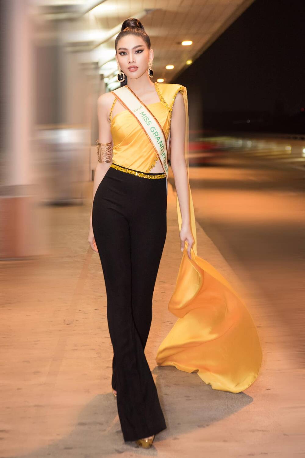 Ngọc Thảo lên đường 'chinh chiến' Miss Grand: Diện trang phục Thái,trổ tài catwalk thần sầu - 4 Ngọc Thảo lên đường 'chinh chiến' Miss Grand: Diện trang phục Thái,trổ tài catwalk thần sầu - 4