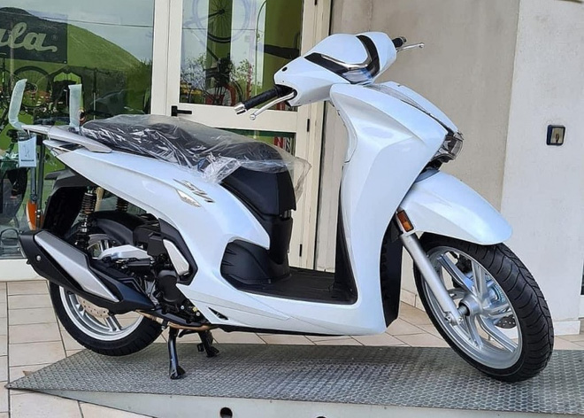 Honda SH 350i 2021 rục rịch đổ bộ Việt Nam, giá bao nhiêu? - 1 Honda SH 350i 2021 rục rịch đổ bộ Việt Nam, giá bao nhiêu? - 1