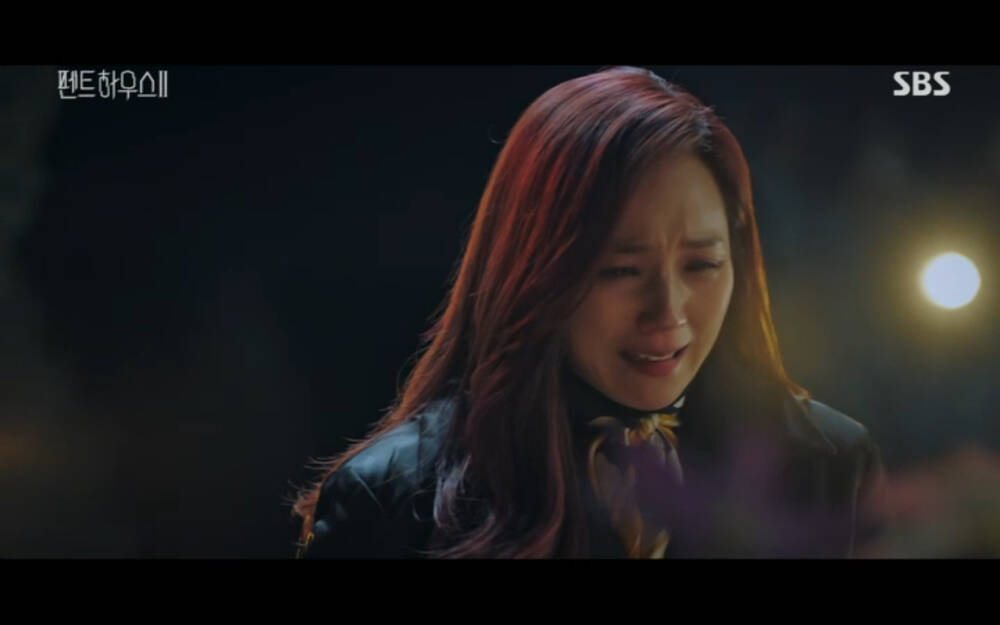 'Penthouse 2' tập 3: Bae Rona quỳ lạy để về phe 'cô giáo' Cheon Seo Jin, Ha Yoon Cheol cưỡng hôn vợ cũ - 10 'Penthouse 2' tập 3: Bae Rona quỳ lạy để về phe 'cô giáo' Cheon Seo Jin, Ha Yoon Cheol cưỡng hôn vợ cũ - 10
