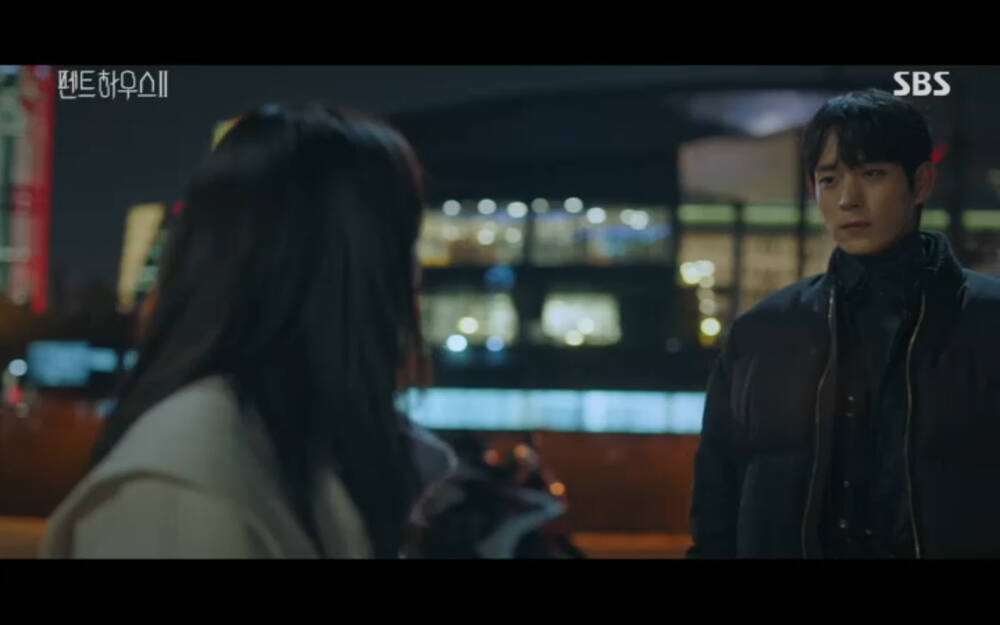 'Penthouse 2' tập 3: Bae Rona quỳ lạy để về phe 'cô giáo' Cheon Seo Jin, Ha Yoon Cheol cưỡng hôn vợ cũ - 14 'Penthouse 2' tập 3: Bae Rona quỳ lạy để về phe 'cô giáo' Cheon Seo Jin, Ha Yoon Cheol cưỡng hôn vợ cũ - 14