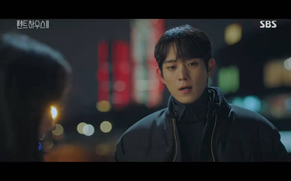 'Penthouse 2' tập 3: Bae Rona quỳ lạy để về phe 'cô giáo' Cheon Seo Jin, Ha Yoon Cheol cưỡng hôn vợ cũ - 15 'Penthouse 2' tập 3: Bae Rona quỳ lạy để về phe 'cô giáo' Cheon Seo Jin, Ha Yoon Cheol cưỡng hôn vợ cũ - 15
