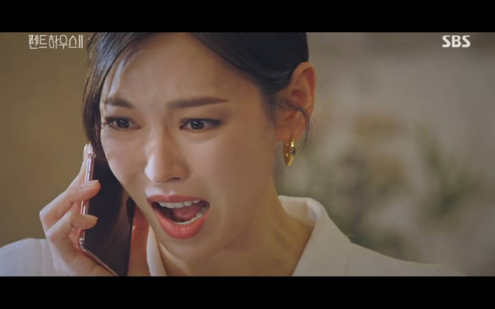'Penthouse 2' tập 3: Bae Rona quỳ lạy để về phe 'cô giáo' Cheon Seo Jin, Ha Yoon Cheol cưỡng hôn vợ cũ - 20 'Penthouse 2' tập 3: Bae Rona quỳ lạy để về phe 'cô giáo' Cheon Seo Jin, Ha Yoon Cheol cưỡng hôn vợ cũ - 20