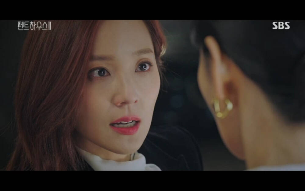 'Penthouse 2' tập 3: Bae Rona quỳ lạy để về phe 'cô giáo' Cheon Seo Jin, Ha Yoon Cheol cưỡng hôn vợ cũ - 29 'Penthouse 2' tập 3: Bae Rona quỳ lạy để về phe 'cô giáo' Cheon Seo Jin, Ha Yoon Cheol cưỡng hôn vợ cũ - 29