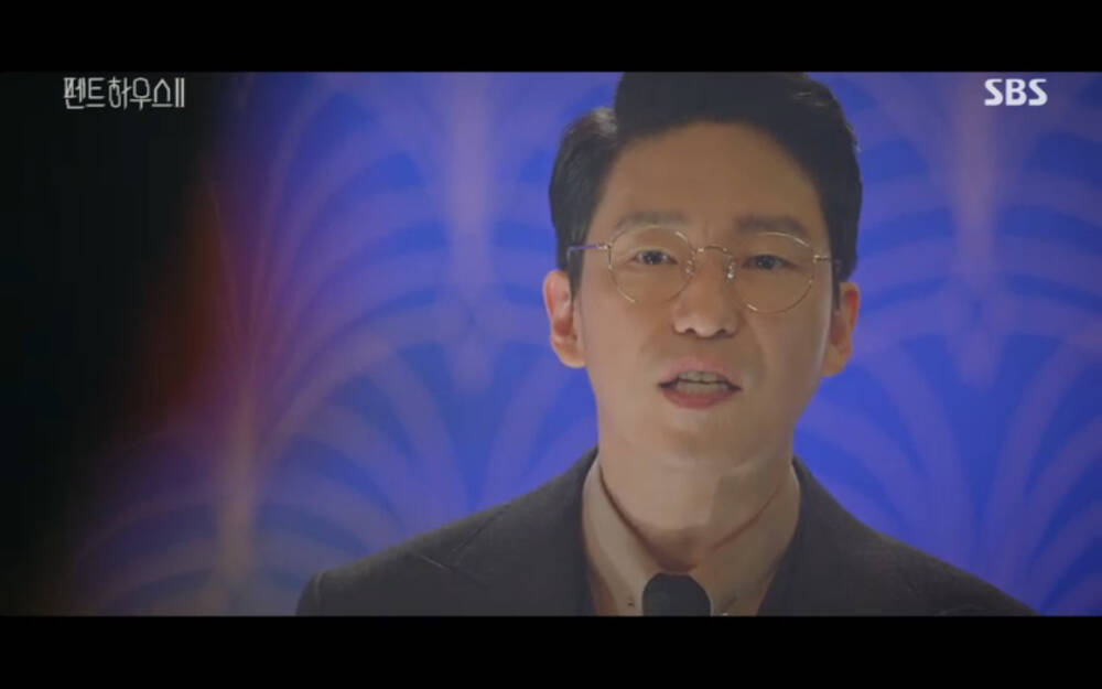 'Penthouse 2' tập 3: Bae Rona quỳ lạy để về phe 'cô giáo' Cheon Seo Jin, Ha Yoon Cheol cưỡng hôn vợ cũ - 32 'Penthouse 2' tập 3: Bae Rona quỳ lạy để về phe 'cô giáo' Cheon Seo Jin, Ha Yoon Cheol cưỡng hôn vợ cũ - 32