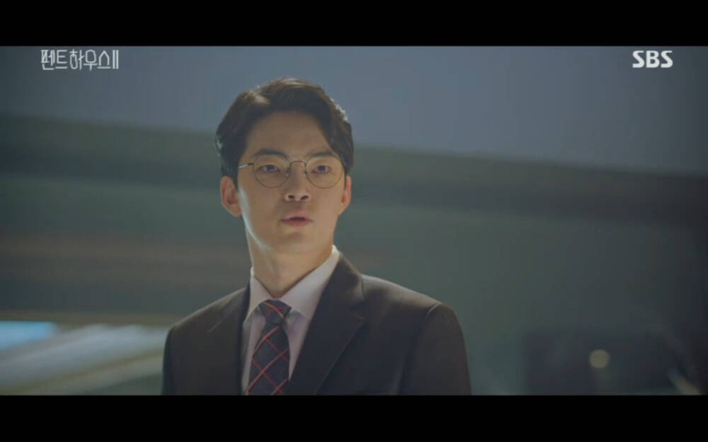 'Penthouse 2' tập 3: Bae Rona quỳ lạy để về phe 'cô giáo' Cheon Seo Jin, Ha Yoon Cheol cưỡng hôn vợ cũ - 33 'Penthouse 2' tập 3: Bae Rona quỳ lạy để về phe 'cô giáo' Cheon Seo Jin, Ha Yoon Cheol cưỡng hôn vợ cũ - 33