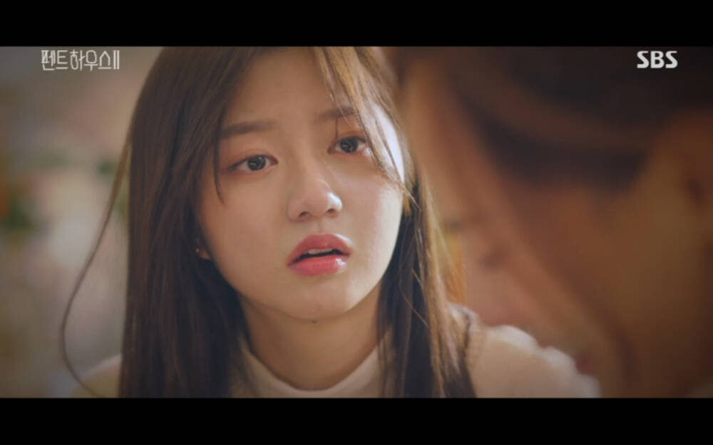 'Penthouse 2' tập 3: Bae Rona quỳ lạy để về phe 'cô giáo' Cheon Seo Jin, Ha Yoon Cheol cưỡng hôn vợ cũ - 37 'Penthouse 2' tập 3: Bae Rona quỳ lạy để về phe 'cô giáo' Cheon Seo Jin, Ha Yoon Cheol cưỡng hôn vợ cũ - 37