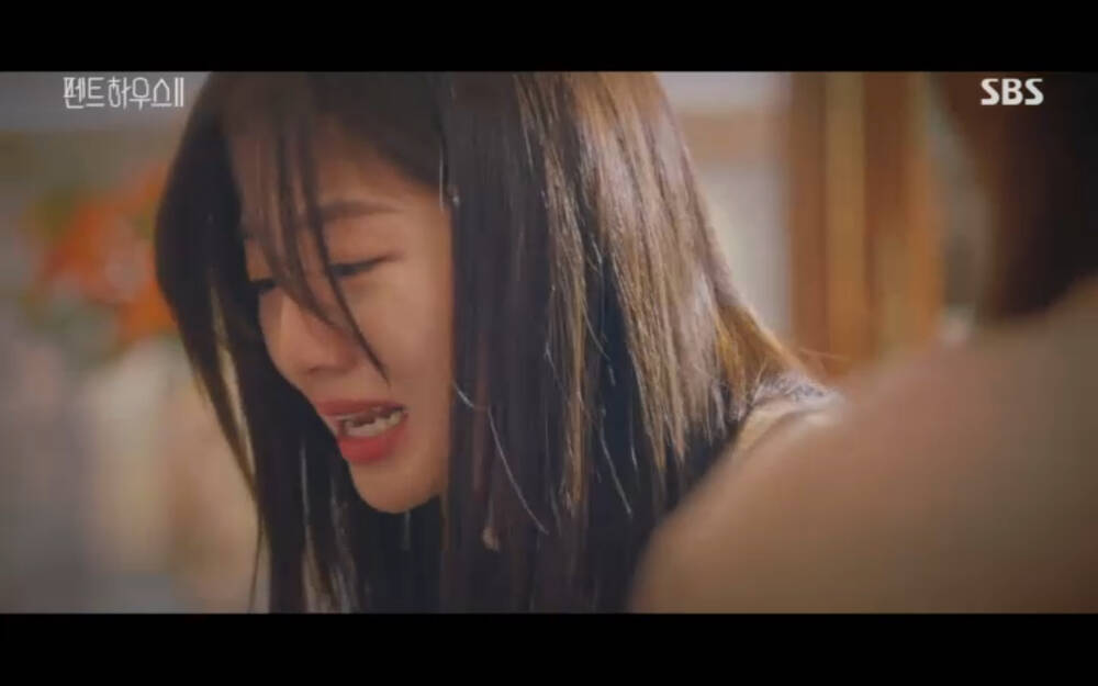 'Penthouse 2' tập 3: Bae Rona quỳ lạy để về phe 'cô giáo' Cheon Seo Jin, Ha Yoon Cheol cưỡng hôn vợ cũ - 39 'Penthouse 2' tập 3: Bae Rona quỳ lạy để về phe 'cô giáo' Cheon Seo Jin, Ha Yoon Cheol cưỡng hôn vợ cũ - 39