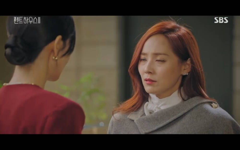 'Penthouse 2' tập 3: Bae Rona quỳ lạy để về phe 'cô giáo' Cheon Seo Jin, Ha Yoon Cheol cưỡng hôn vợ cũ - 49 'Penthouse 2' tập 3: Bae Rona quỳ lạy để về phe 'cô giáo' Cheon Seo Jin, Ha Yoon Cheol cưỡng hôn vợ cũ - 49