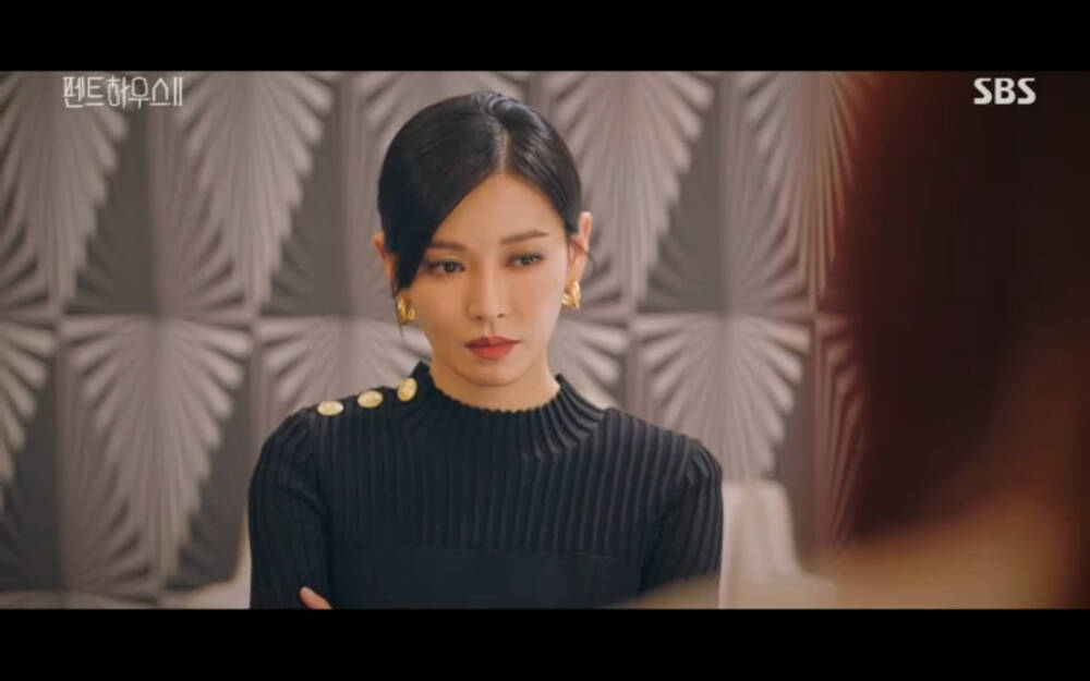 'Penthouse 2' tập 3: Bae Rona quỳ lạy để về phe 'cô giáo' Cheon Seo Jin, Ha Yoon Cheol cưỡng hôn vợ cũ - 58 'Penthouse 2' tập 3: Bae Rona quỳ lạy để về phe 'cô giáo' Cheon Seo Jin, Ha Yoon Cheol cưỡng hôn vợ cũ - 58