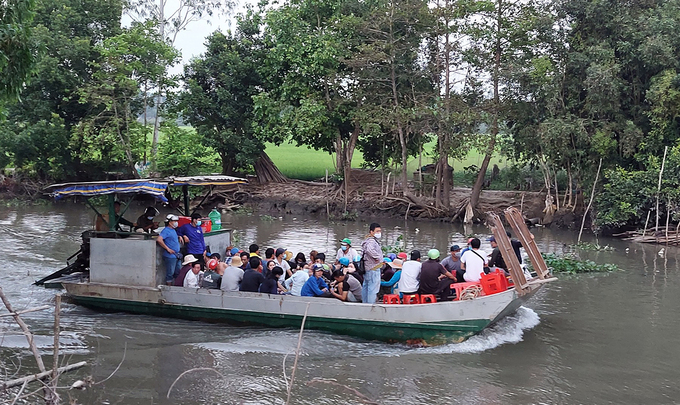 Người đánh bạc băng đồng, nhảy kênh trốn cảnh sát - 2 Người đánh bạc băng đồng, nhảy kênh trốn cảnh sát - 2