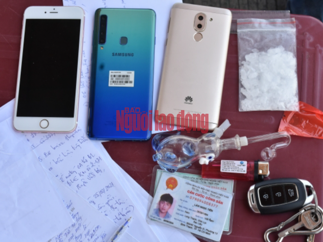 Bắt tại trận kẻ giấu ma túy vào chỗ 'nhạy cảm' - 1 Bắt tại trận kẻ giấu ma túy vào chỗ 'nhạy cảm' - 1