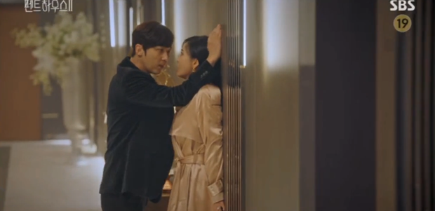 Penthouse 2 tập 4 bùng nổ drama và những cú lừa: Hội rich kid thua đau trước Ro Na, Yoon Hee thiết lập liên minh báo thù mới? Penthouse 2 tập 4 bùng nổ drama và những cú lừa: Hội rich kid thua đau trước Ro Na, Yoon Hee thiết lập liên minh báo thù mới?