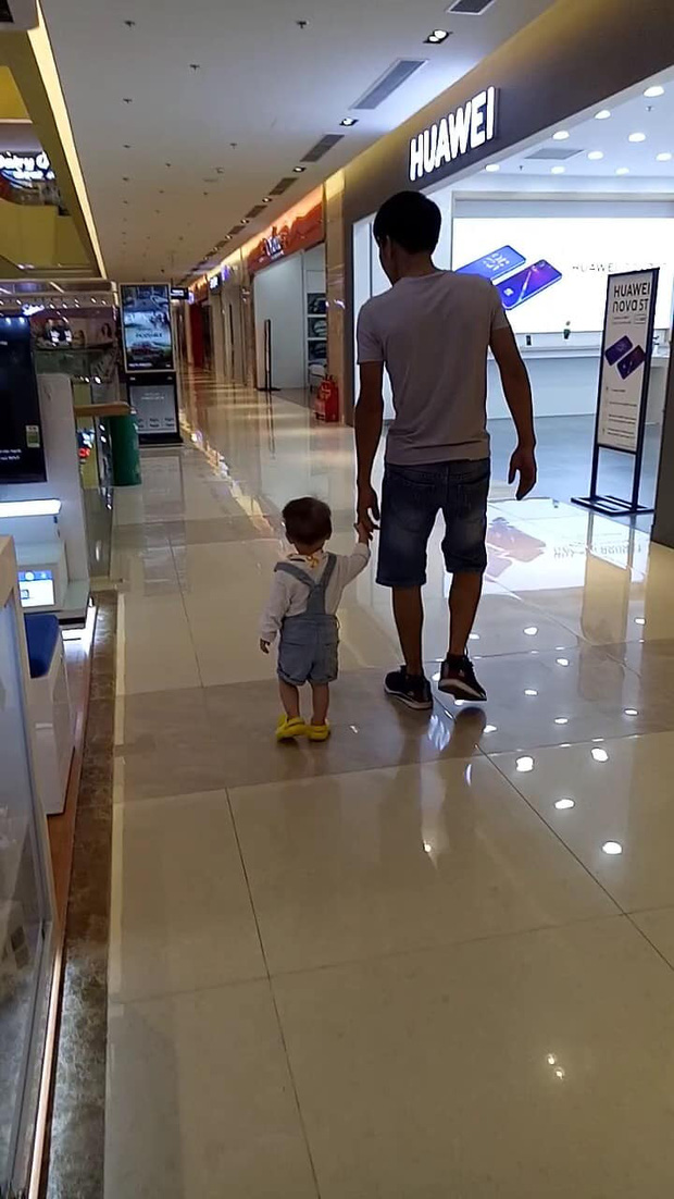 Những khoảnh khắc đời thường, ngọt ngào bên con gái của 'người hùng' cứu sống bé gái rơi từ tầng 13 - 4 Những khoảnh khắc đời thường, ngọt ngào bên con gái của 'người hùng' cứu sống bé gái rơi từ tầng 13 - 4