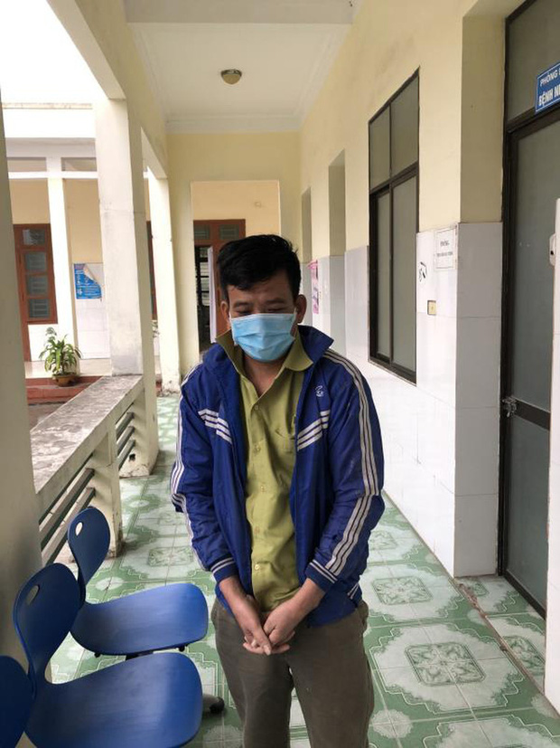 'Né' chốt phòng dịch Covid-19, người đàn ông bơi vượt sông từ Hải Dương sang Hải Phòng - 1 'Né' chốt phòng dịch Covid-19, người đàn ông bơi vượt sông từ Hải Dương sang Hải Phòng - 1