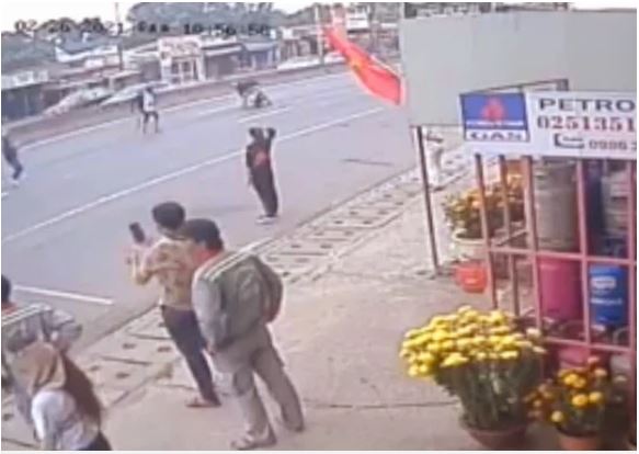 Giám đốc người Hàn Quốc nói gì khi làm rơi 59 triệu đồng, người đi đường 'hôi của' ở Đồng Nai? Giám đốc người Hàn Quốc nói gì khi làm rơi 59 triệu đồng, người đi đường 'hôi của' ở Đồng Nai?