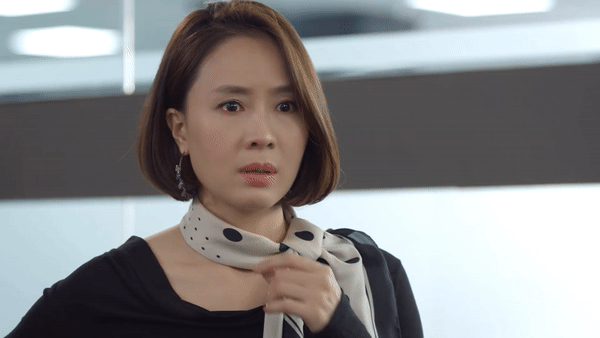 Dân mạng bấn loạn khi Hồng Diễm chạy tới ôm chầm Hồng Đăng sau khi tát 'lật mặt' bạn diễn - 1 Dân mạng bấn loạn khi Hồng Diễm chạy tới ôm chầm Hồng Đăng sau khi tát 'lật mặt' bạn diễn - 1