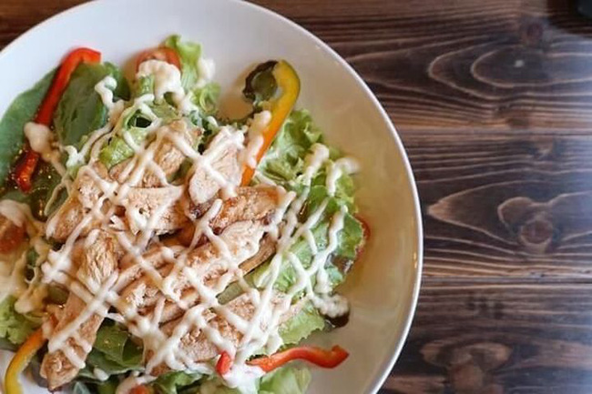 Ăn salad để giảm cân? 8 cách ăn salad sai lầm có thể gây phản tác dụng, thậm chí hại sức khỏe - 1 Ăn salad để giảm cân? 8 cách ăn salad sai lầm có thể gây phản tác dụng, thậm chí hại sức khỏe - 1