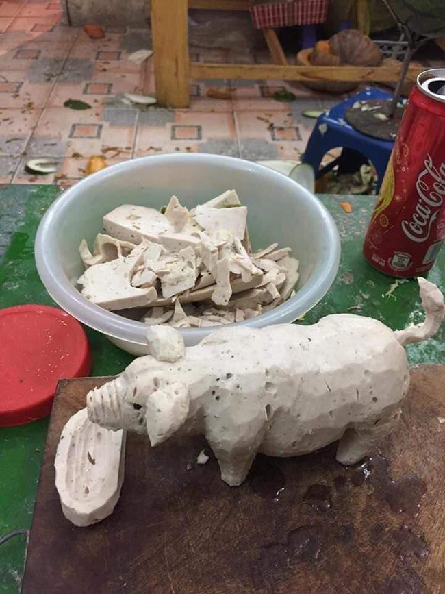 Nhà còn giò lụa, cô gái chế biến và cái kết đầy tính 'nghệ thuật' - 2 Nhà còn giò lụa, cô gái chế biến và cái kết đầy tính 'nghệ thuật' - 2