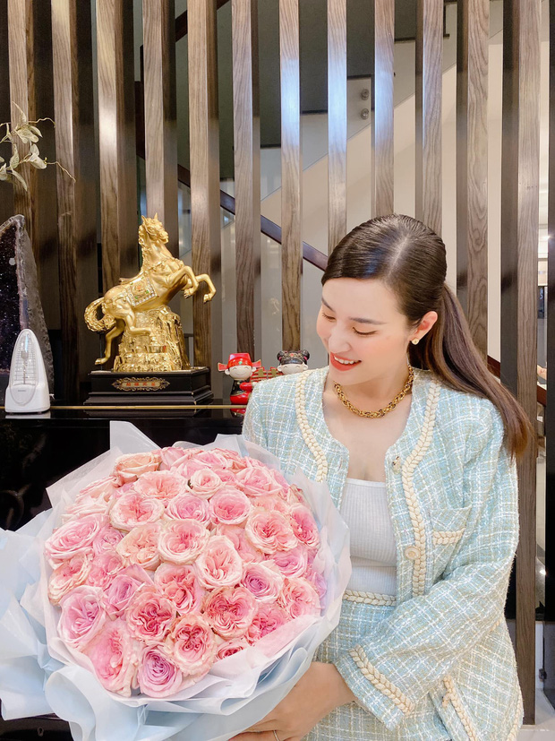 Đông Nhi - Ông Cao Thắng kỷ niệm 12 năm bên nhau, hạnh phúc thêm trọn vẹn khi đã có 'thể lực nhí' góp mặt - 2 Đông Nhi - Ông Cao Thắng kỷ niệm 12 năm bên nhau, hạnh phúc thêm trọn vẹn khi đã có 'thể lực nhí' góp mặt - 2