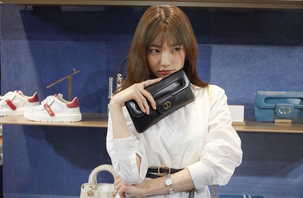 Vượt mặt Jisoo, Suzy mới là sao Hàn được Dior ưu ái đến độ đặc biệt "độc nhất vô nhị" như thế này - 3 Vượt mặt Jisoo, Suzy mới là sao Hàn được Dior ưu ái đến độ đặc biệt "độc nhất vô nhị" như thế này - 3