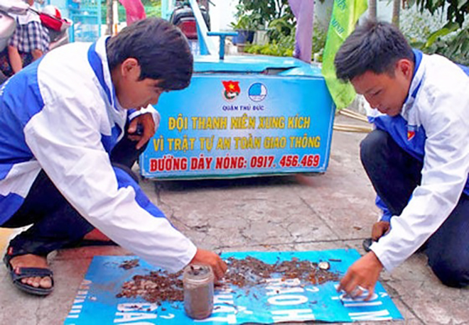 'Đinh tặc' lại gây khốn đốn cho người đi đường 'Đinh tặc' lại gây khốn đốn cho người đi đường