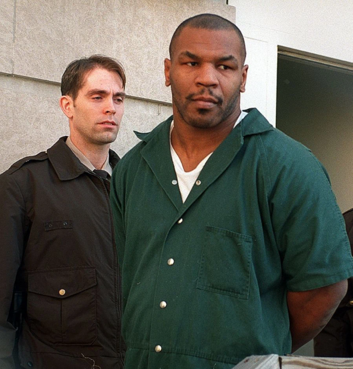 Thực hư vụ Mike Tyson từng bị côn đồ đánh gãy xương sườn trong nhà tù - 1 Thực hư vụ Mike Tyson từng bị côn đồ đánh gãy xương sườn trong nhà tù - 1