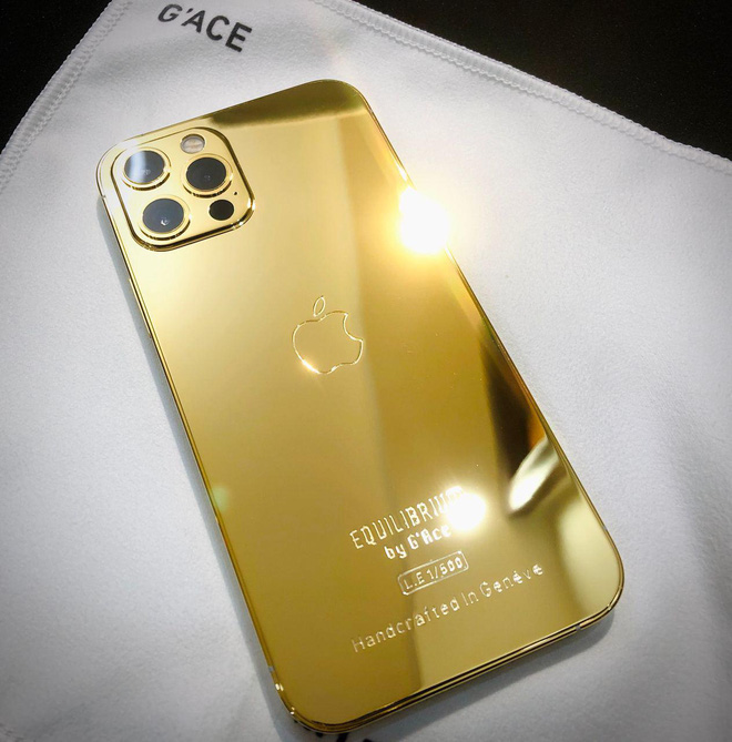 Vũ Khắc Tiệp gây choáng khi khoe iPhone 12 Pro Max mạ vàng 18K cực sang chảnh, trên thế giới chỉ có đúng 500 chiếc - 6 Vũ Khắc Tiệp gây choáng khi khoe iPhone 12 Pro Max mạ vàng 18K cực sang chảnh, trên thế giới chỉ có đúng 500 chiếc - 6
