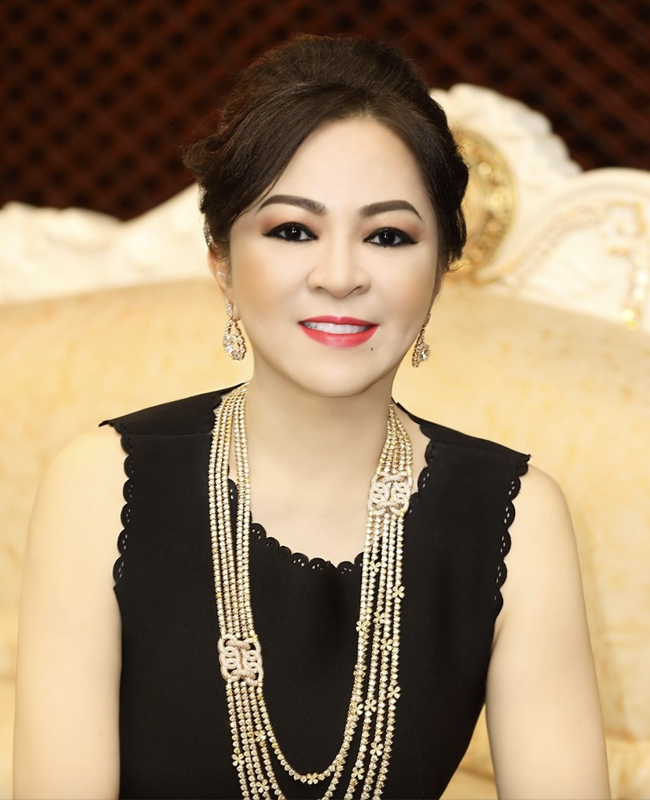 Vợ ông Dũng 'lò vôi' đanh thép đáp trả người xúc phạm mình sau vụ tố lương y Võ Hoàng Yên lừa đảo: 'Tôi oằn mình chơi cuộc chơi công lý, là phụ nữ có mấy ai như tôi?' Vợ ông Dũng 'lò vôi' đanh thép đáp trả người xúc phạm mình sau vụ tố lương y Võ Hoàng Yên lừa đảo: 'Tôi oằn mình chơi cuộc chơi công lý, là phụ nữ có mấy ai như tôi?'