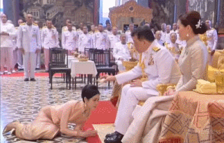 2 Hoàng hậu Thái Lan cùng nhau xuất hiện, chỉ qua một bức ảnh là thấy rõ địa vị hiện tại trong hậu cung đang nghiêng về bên nào - 1 2 Hoàng hậu Thái Lan cùng nhau xuất hiện, chỉ qua một bức ảnh là thấy rõ địa vị hiện tại trong hậu cung đang nghiêng về bên nào - 1