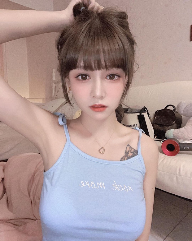 Chỉ cần nhắm mắt và ngủ, nữ streamer xinh đẹp bỗng trở thành hiện tượng mạng sau một đêm - 1 Chỉ cần nhắm mắt và ngủ, nữ streamer xinh đẹp bỗng trở thành hiện tượng mạng sau một đêm - 1