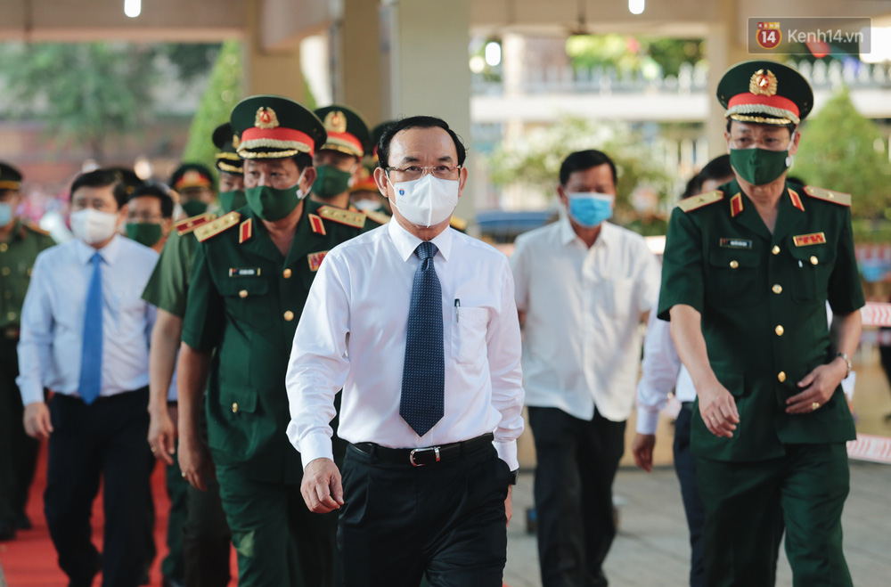 Thanh niên TP.HCM lên đường nhập ngũ: Người khóc nghẹn vì vừa chia tay bạn gái, người hạnh phúc khi được trao nụ hôn đầu tiên Thanh niên TP.HCM lên đường nhập ngũ: Người khóc nghẹn vì vừa chia tay bạn gái, người hạnh phúc khi được trao nụ hôn đầu tiên
