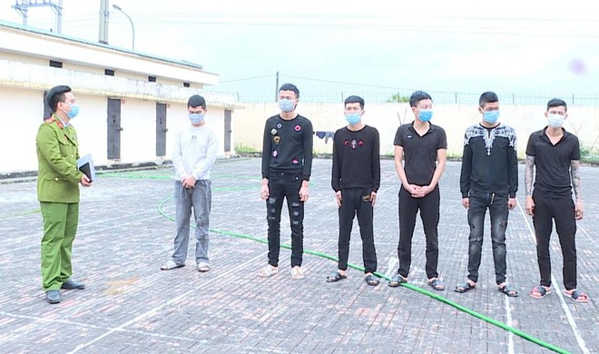 Bắt hai nhóm thanh niên 'hỗn chiến' để giải quyết mâu thuẫn Bắt hai nhóm thanh niên 'hỗn chiến' để giải quyết mâu thuẫn