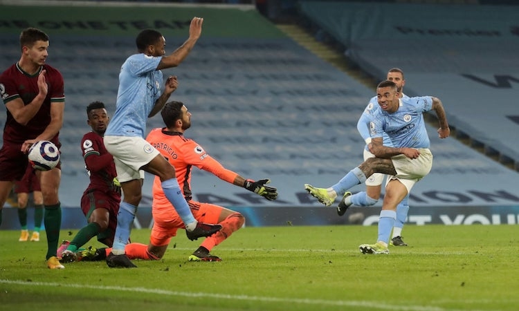 Man City dẫn Man Utd 15 điểm Man City dẫn Man Utd 15 điểm