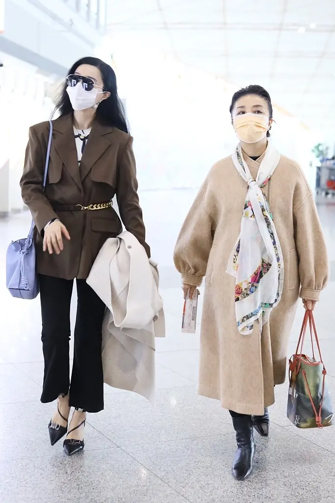 Diện blazer chuẩn như Phạm Băng Băng: Vừa hack dáng chuẩn, vừa nâng cấp vẻ ngoài sang chảnh theo cấp số nhân - 2 Diện blazer chuẩn như Phạm Băng Băng: Vừa hack dáng chuẩn, vừa nâng cấp vẻ ngoài sang chảnh theo cấp số nhân - 2