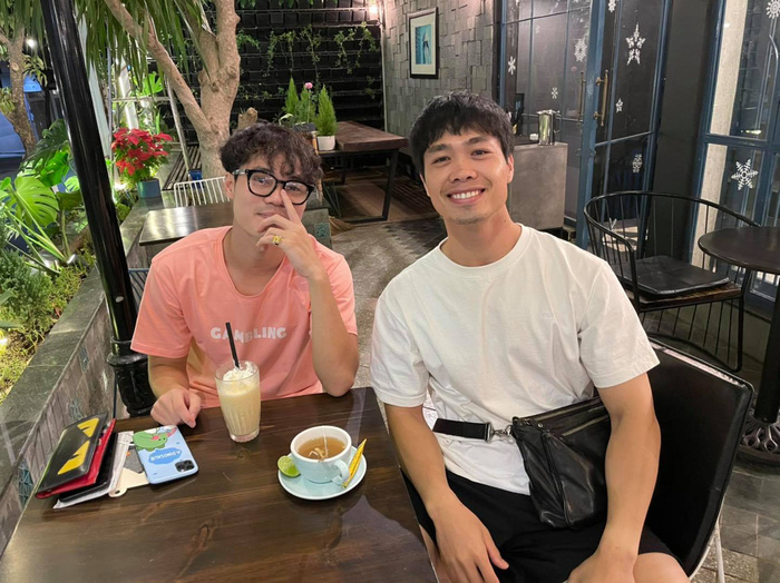 Công Phượng và Văn Toàn đi cafe, Văn Lâm bày tỏ sự ghen tỵ Công Phượng và Văn Toàn đi cafe, Văn Lâm bày tỏ sự ghen tỵ