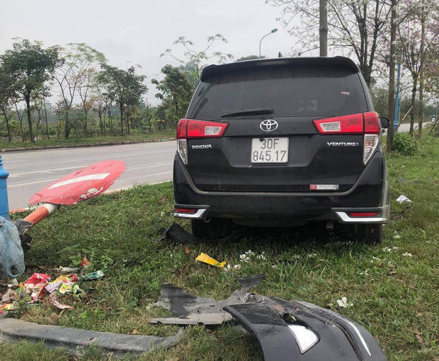 Hà Nội: 'Xe điên' mất lái gây tai nạn liên hoàn khiến 3 người thương vong Hà Nội: 'Xe điên' mất lái gây tai nạn liên hoàn khiến 3 người thương vong