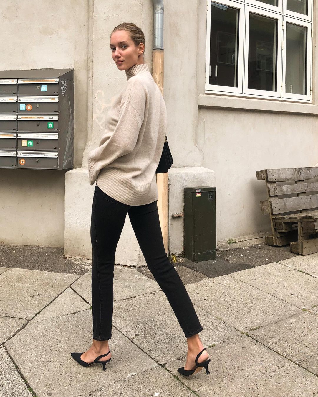 Phong cách thời trang Bắc Âu: Style dành cho mọi cô nàng vì lên đồ tinh giản nhưng có thừa độ thanh lịch và tinh tế - 17 Phong cách thời trang Bắc Âu: Style dành cho mọi cô nàng vì lên đồ tinh giản nhưng có thừa độ thanh lịch và tinh tế - 17
