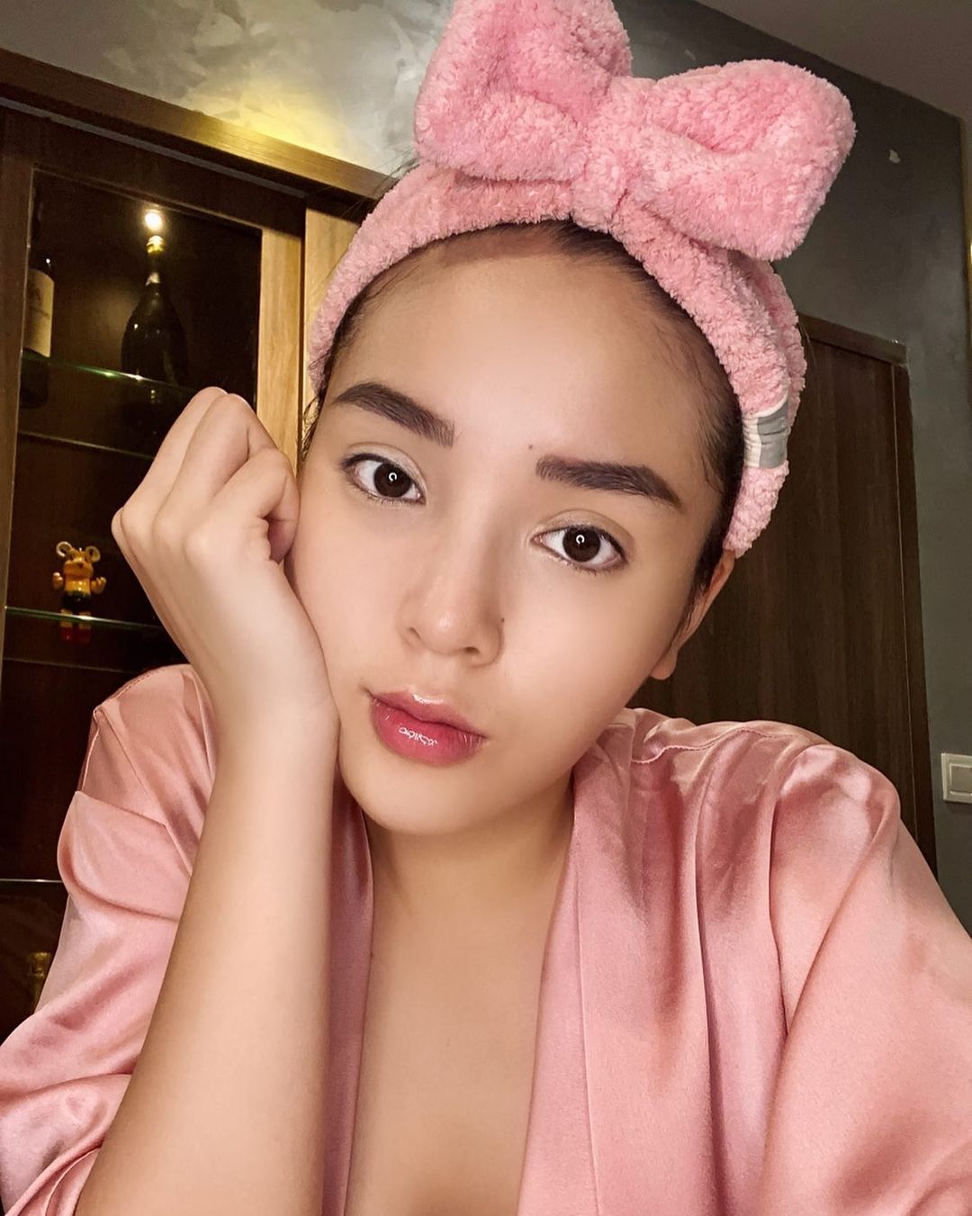 Da mịn như nhung, cứ tưởng HH Kỳ Duyên toàn dùng đồ đắt nhưng hóa ra lại mê 3 món skincare Hàn chưa đến 400k Da mịn như nhung, cứ tưởng HH Kỳ Duyên toàn dùng đồ đắt nhưng hóa ra lại mê 3 món skincare Hàn chưa đến 400k