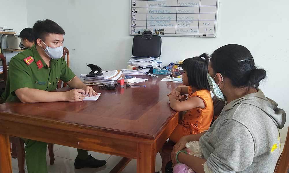 Kết luận điều tra vụ 'cậu và mẹ bạo hành, chăn dắt con cháu đi ăn xin' - 2 Kết luận điều tra vụ 'cậu và mẹ bạo hành, chăn dắt con cháu đi ăn xin' - 2