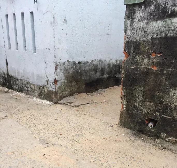 Mâu thuẫn nhỏ chồng đâm chết vợ, bỏ lại 5 con nhỏ bỏ vơ Mâu thuẫn nhỏ chồng đâm chết vợ, bỏ lại 5 con nhỏ bỏ vơ