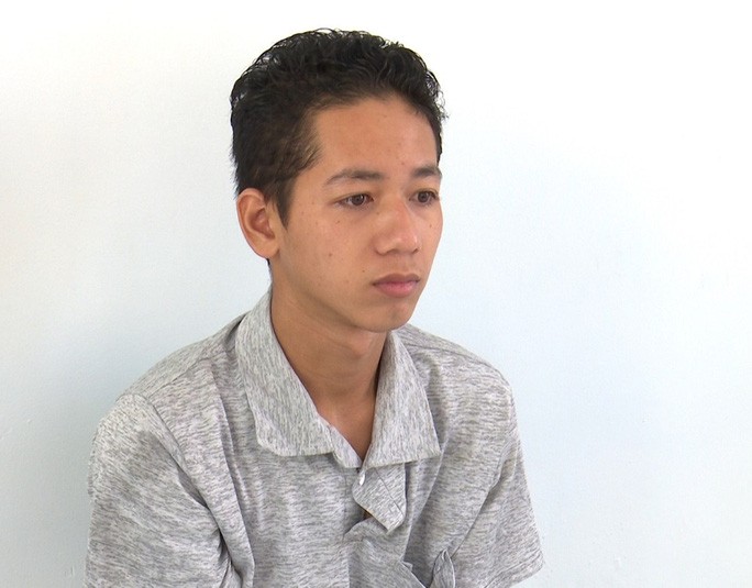 Nam nhân viên trộm xe máy của chủ để khoe với bạn gái Nam nhân viên trộm xe máy của chủ để khoe với bạn gái