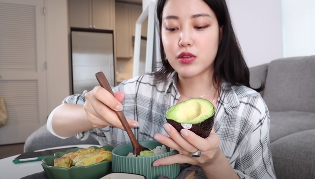 Gái xinh làm vlog về cuộc sống một mình khối người thèm mà không được - 5 Gái xinh làm vlog về cuộc sống một mình khối người thèm mà không được - 5