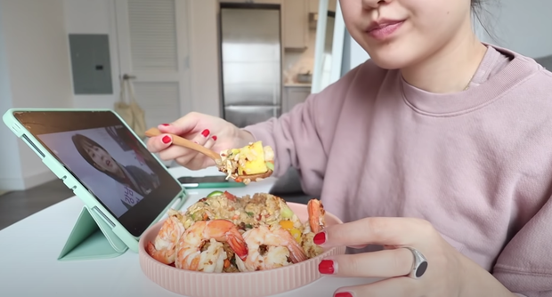 Gái xinh làm vlog về cuộc sống một mình khối người thèm mà không được - 4 Gái xinh làm vlog về cuộc sống một mình khối người thèm mà không được - 4