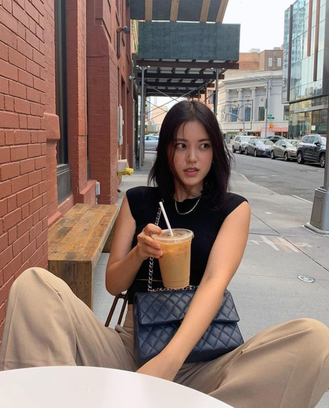 Gái xinh làm vlog về cuộc sống một mình khối người thèm mà không được - 1 Gái xinh làm vlog về cuộc sống một mình khối người thèm mà không được - 1