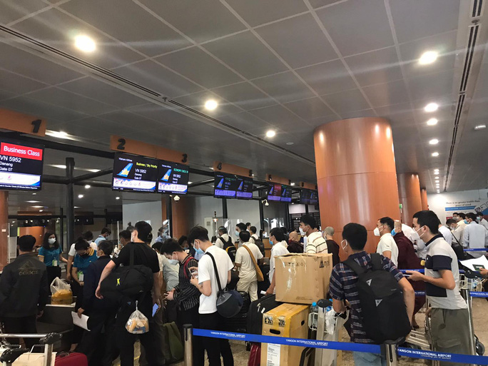 Hai chuyến bay đưa người Việt từ Myanmar về nước hạ cánh ở Đà Nẵng - 1 Hai chuyến bay đưa người Việt từ Myanmar về nước hạ cánh ở Đà Nẵng - 1