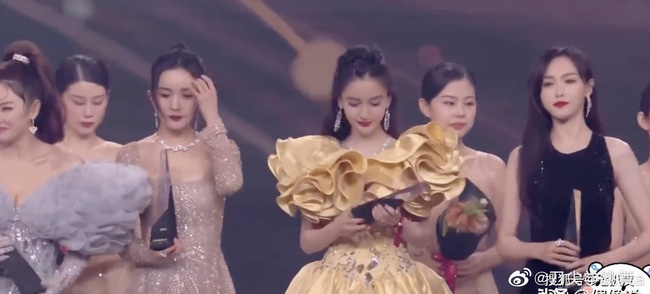 Lộ nguyên nhân khiến Đường Yên và Dương Mịch 'nghỉ chơi', hóa ra lại liên quan tới Lưu Khải Uy? - 1 Lộ nguyên nhân khiến Đường Yên và Dương Mịch 'nghỉ chơi', hóa ra lại liên quan tới Lưu Khải Uy? - 1